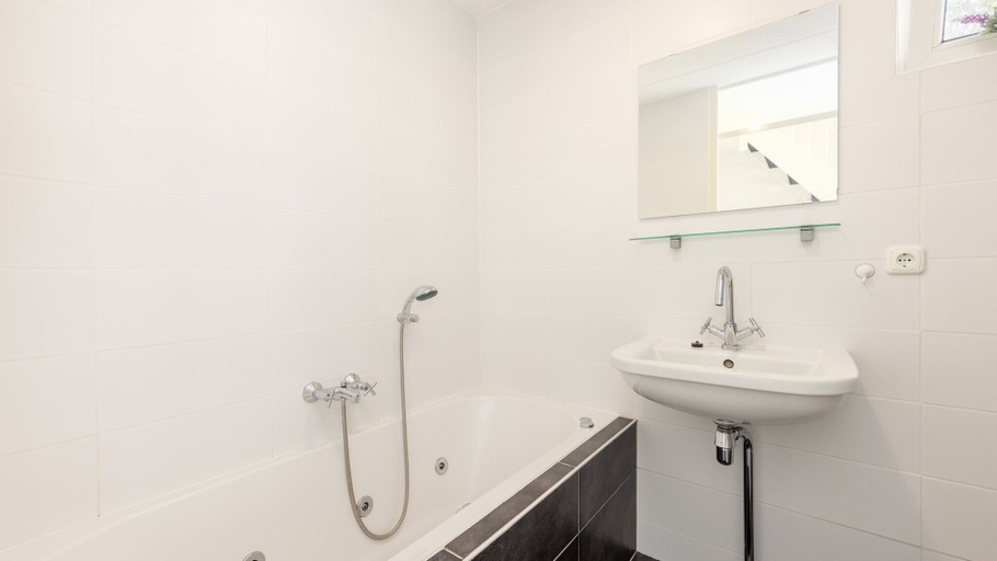 Bathroom, Summio Vakantiepark It Wiid, Tytsjerksteradiel