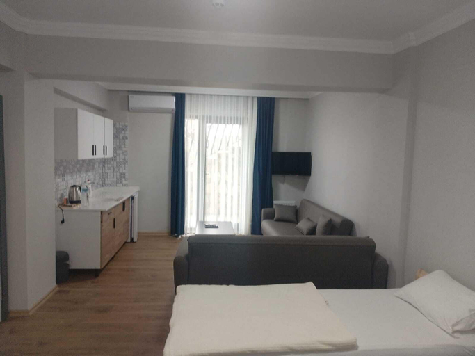 Bedroom 4, Rose Otel, Ezine