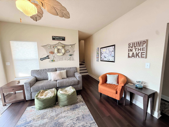 Living area 5, Malibu Sunrise Lakefront Oasis, Camden