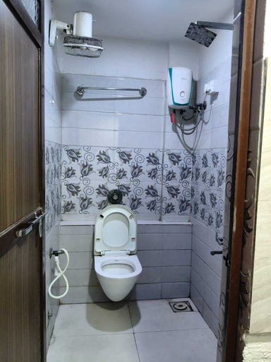 Bathroom 5, HOTEL ROYAL PALACE, Ahmadabad