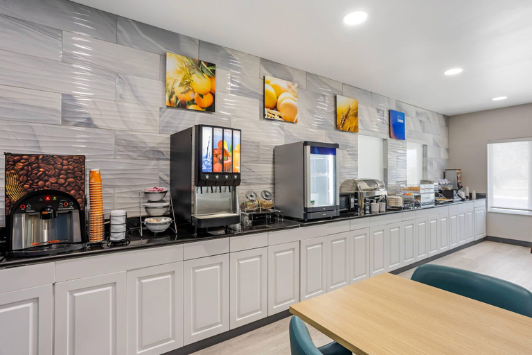 Food & Drinks 5, Comfort Inn & Suites Harrisburg-Hershey North, Dauphin