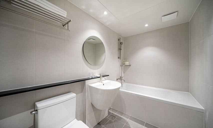 Bathroom 3, Hound Hotel Gumi Indong, Gumi