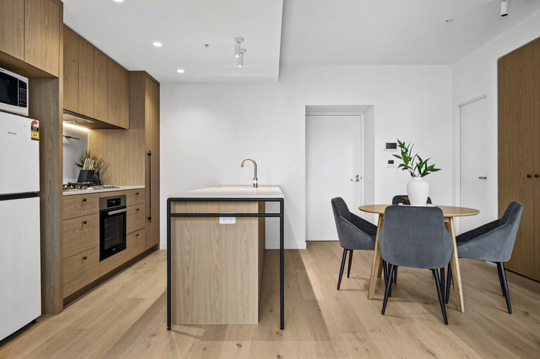 Private kitchen 4, Stylish 2-bed Apartment With Modern Amenities, Melbourne