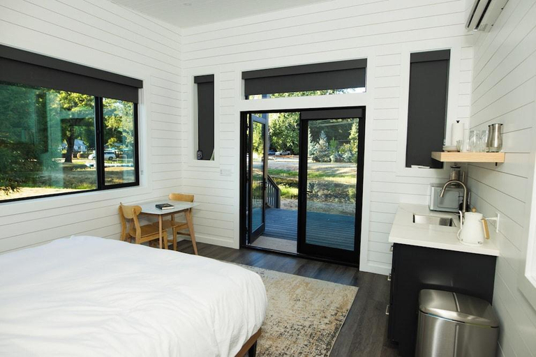 Bedroom 2, Mandala Springs Wellness Retreat Center, Lake