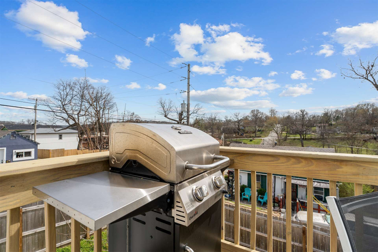 BBQ/picnic area 3, Trolly Inn Hot Tub, Walkable, Taney