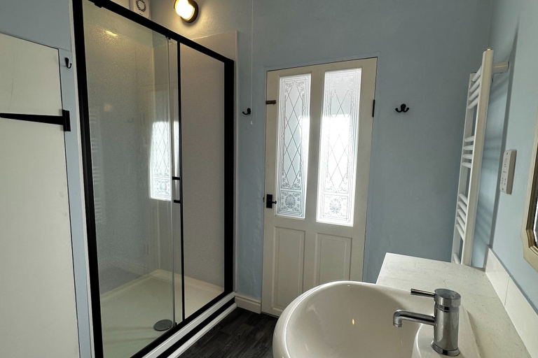 Bathroom 3, Little Linney - Sleeps 2 - Garden - Parking - Wifi, Devon