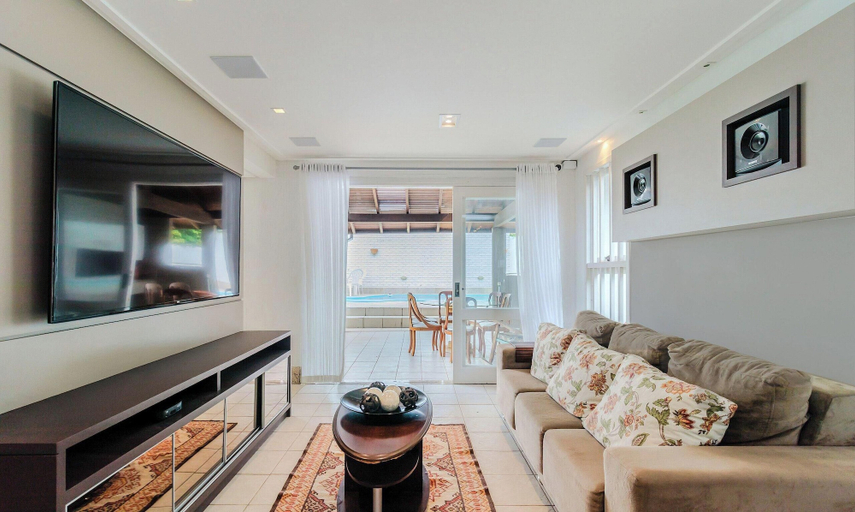 Living area, House w/ Pool and BBQ in Jurere - Rom0591, Florianopolis