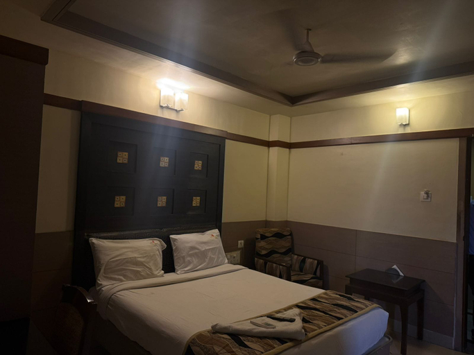 Bedroom 1, Hotel South Avenue, Tirunelveli