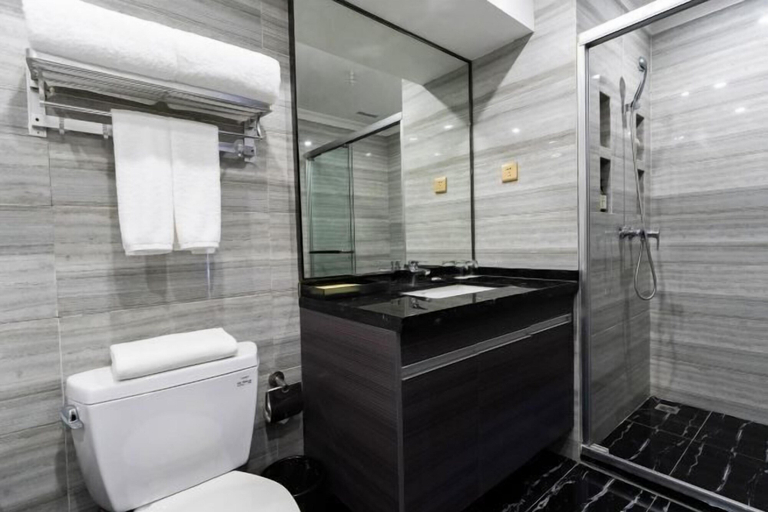 Bathroom 3, Yi Qiao Hotel, Chengdu
