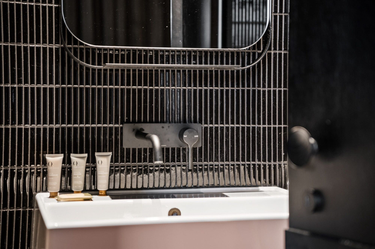 Bathroom 2, Stylish Studio Stay in Central Fitzroy, Melbourne