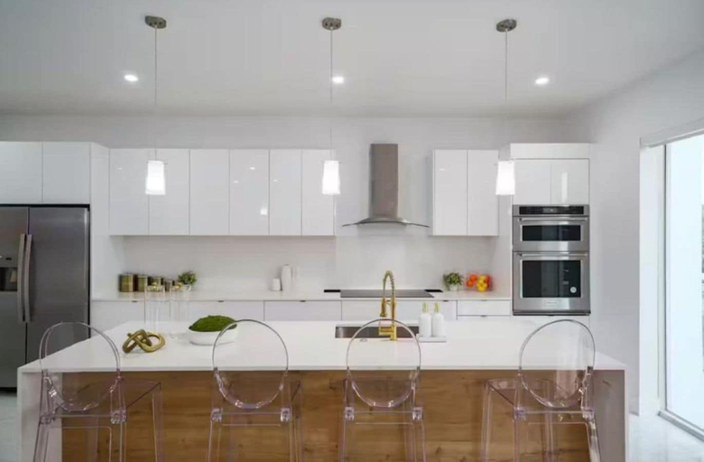 Private kitchen 3, Luxury 5BR Villa Steps from the Beach, Broward