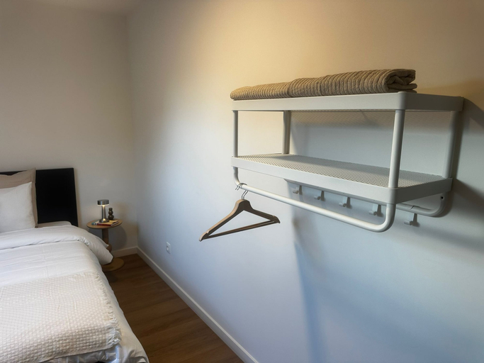 Room 4, Stylish 3BR With 1LR Apt Near to Center, Oost-Vlaanderen