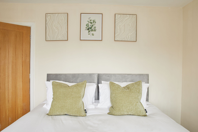 Room 2, Host Stay Highwood Avenue, Nottingham