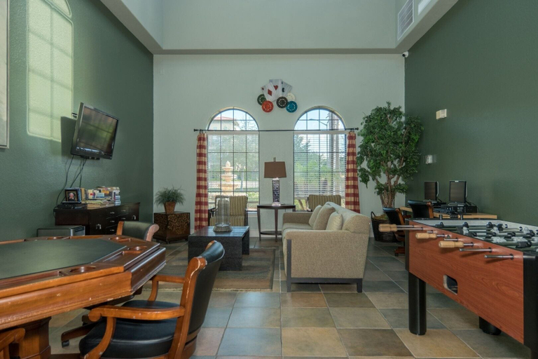 Game room, Bp333cp 2bed/2ba Bella Piazza Pool View 2 Bedroom Condo, Polk