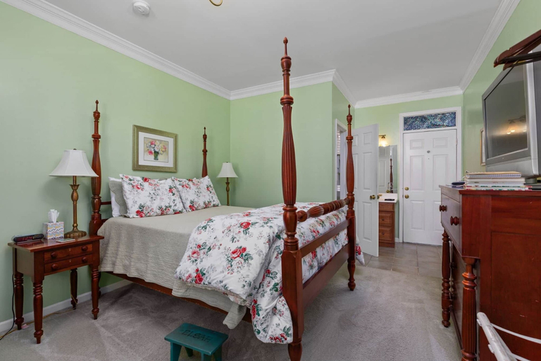 Bedroom 3, The Green Tree Inn, Jerseyville