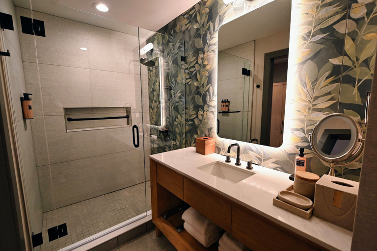 Bathroom 2, The Mindaro, part of JdV by Hyatt, Multnomah