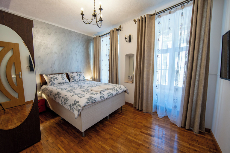 Room 5, Barrique Schei 11, Brasov
