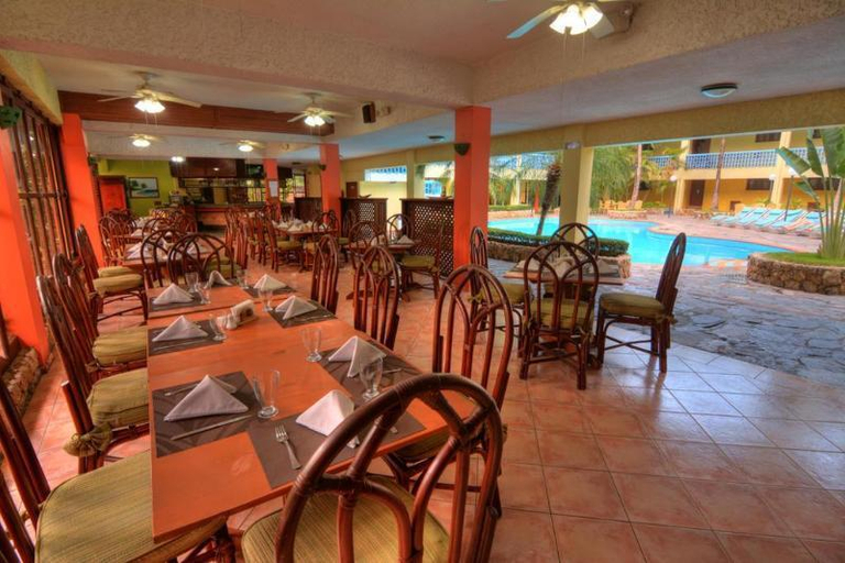Food & Drinks 4, Acuarium Suite Resort, Santo Domingo Este