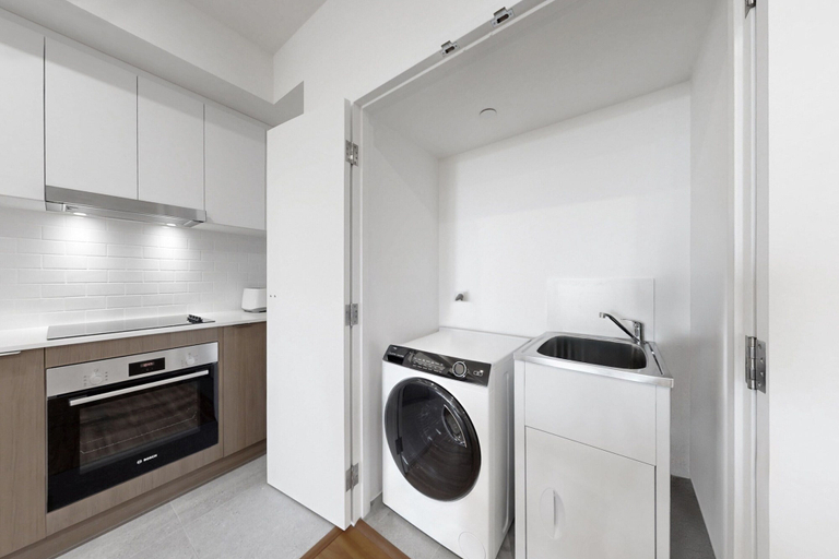 Private kitchen 2, Newly Built Apartment With Private Parking, Perth