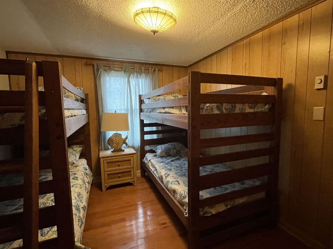 Room 5, Hatteras Jack 3 Bedroom Cottage by RedAwning, Dare