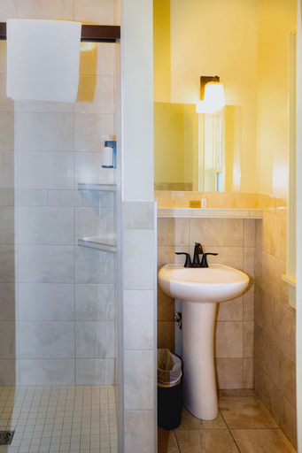 Bathroom 4, Prince of Wales Hotel, Division No. 3