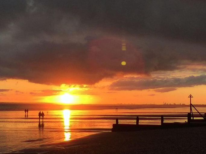 Room 5, Journey s End Luxury Cottage 100m From Sea, West Sussex