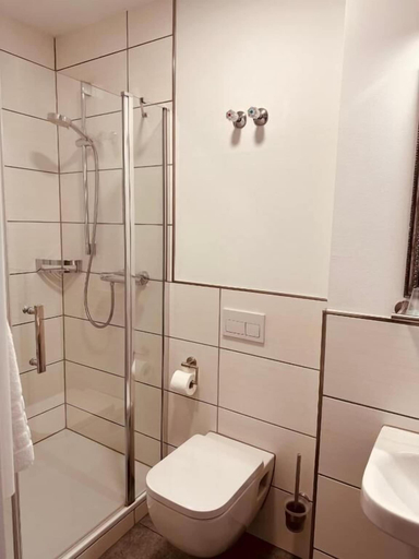 Bathroom 3, Hotel Gaststätte Weinbrücke, Kulmbach