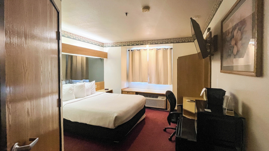 Bedroom 2, Motel 6 Brush, CO, Morgan