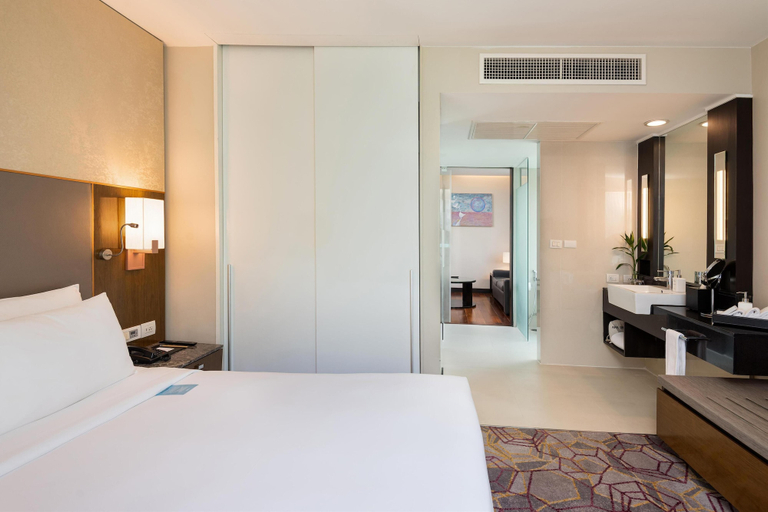 Bedroom 3, Radisson Suites Bangkok Sukhumvit, Wattana