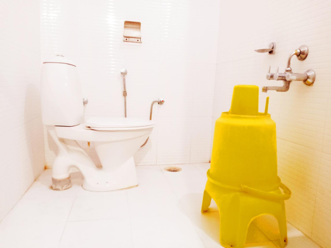 Bathroom 4, Hotel Sanskar, Hoshangabad