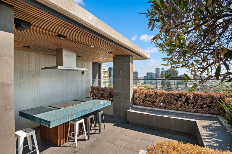 Food & Drinks 3, Stylish Apartment in Ikebana Complex, Melbourne