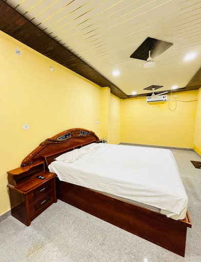 Room 4, Hotel Basera, Lucknow