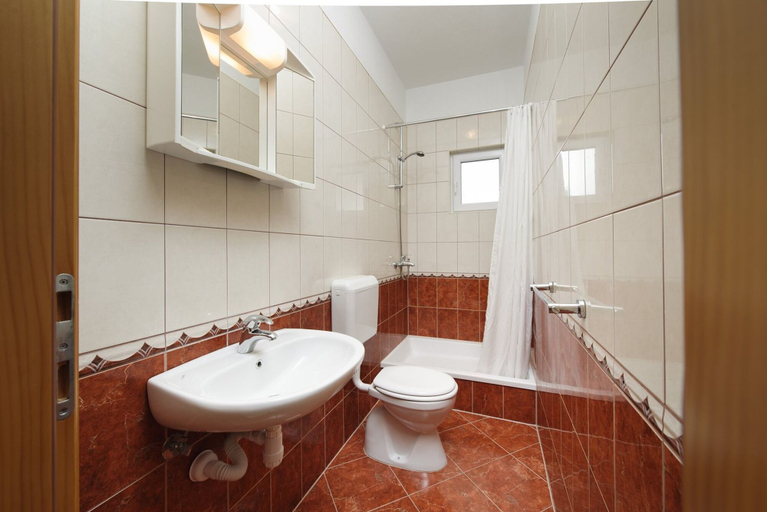 Bathroom 4, Apartments Cvita, Podgora