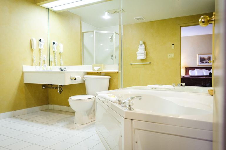 Bathroom 4, Peterborough Inn and Suites Hotel, Peterborough