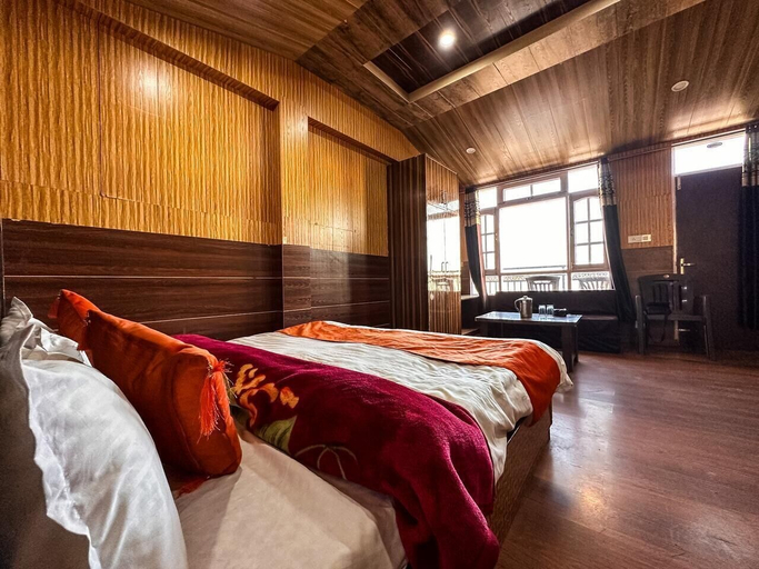 Room 4, Kufri Paradise Villa By Mountain Bee, Shimla