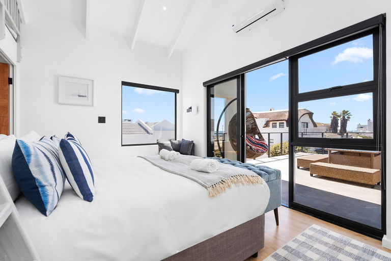 Interior 3, Cest La Vie Beach Villa, West Coast