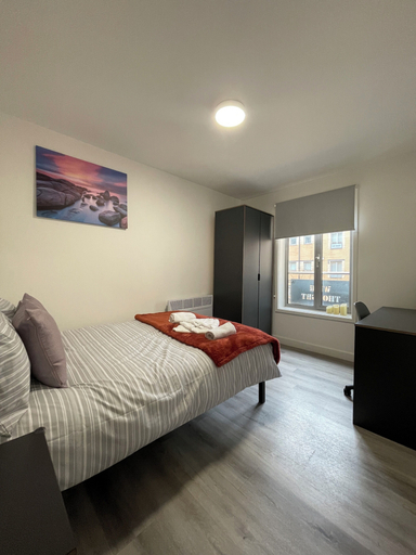 Room 2, Downtown Sheffield Retreat, Sheffield