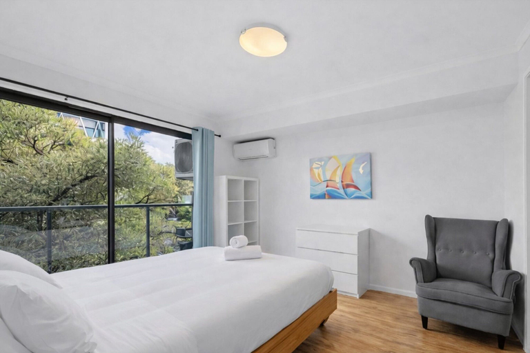 Room 4, Stylish Bowen Hills Studio Near City Centre, Bowen Hills