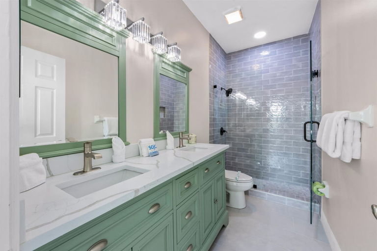 Room 4, 180 Degree Ocean Views Direct Access to Holmes Beach, Manatee