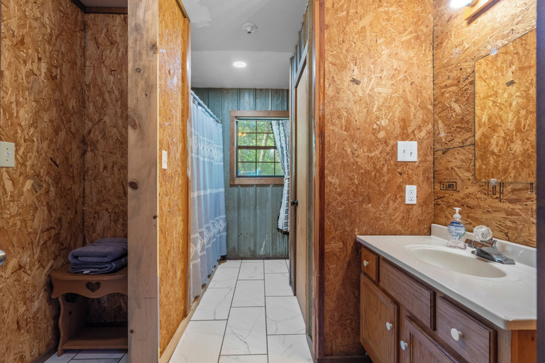 Bathroom 4, Ouachita River Haven, Montgomery