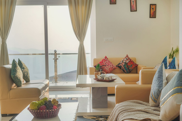 Living area 5, Alaya Stay Ridgeview Retreat Petfriendly, Shimla