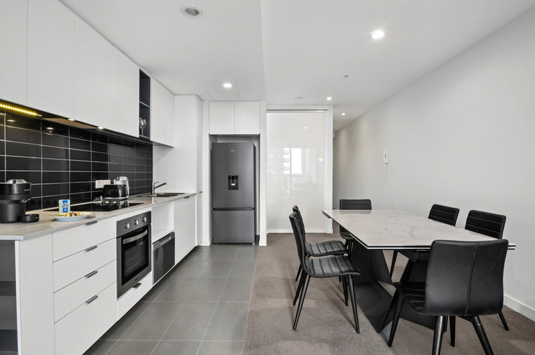 Private kitchen 2, Modern 1 Bed Apartment With City Views, Melbourne