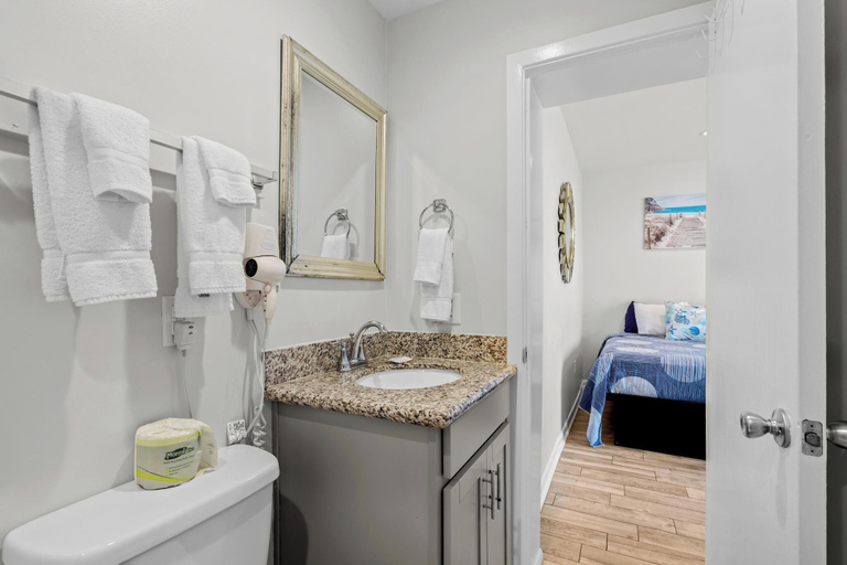 Bathroom 4, Paradise inn, Escambia