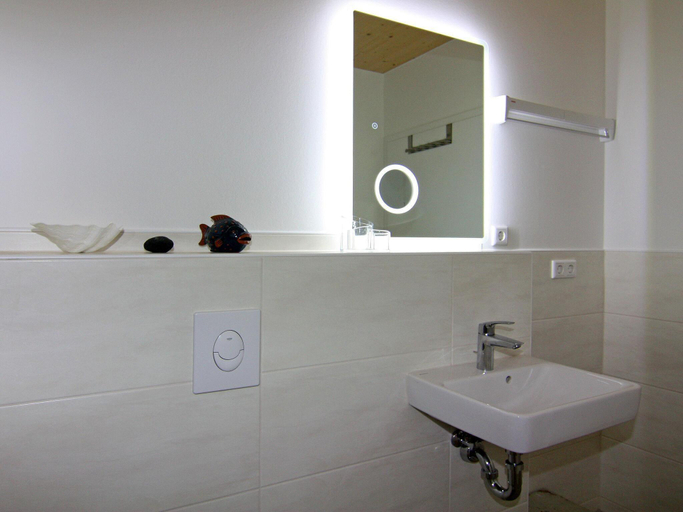 Bathroom 3, Moderne Ferienwohnung in Berlin Mahlsdorf, Berlin