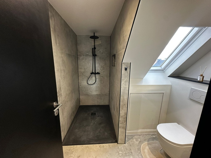 Bathroom 3, Stylish 3BR With 1LR Apt Near to Center, Oost-Vlaanderen