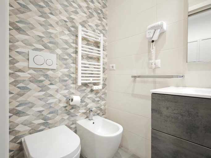 Bathroom 3, Giglio Rosso, Bari