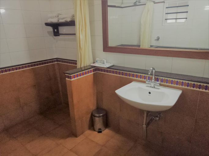 Bathroom 3, Beach Heritage Hotel, Kozhikode
