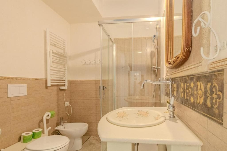 Bathroom 3, Suites Train Station Mestre, Venezia