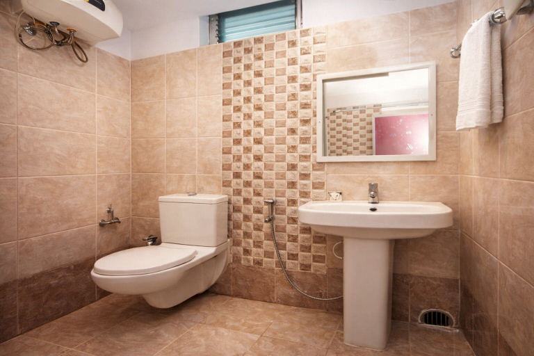 Bathroom, Hotel Galaxy International, Puri