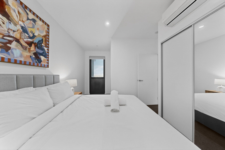 Room 4, Stylish New Apartment in Cannington with Parking, Perth